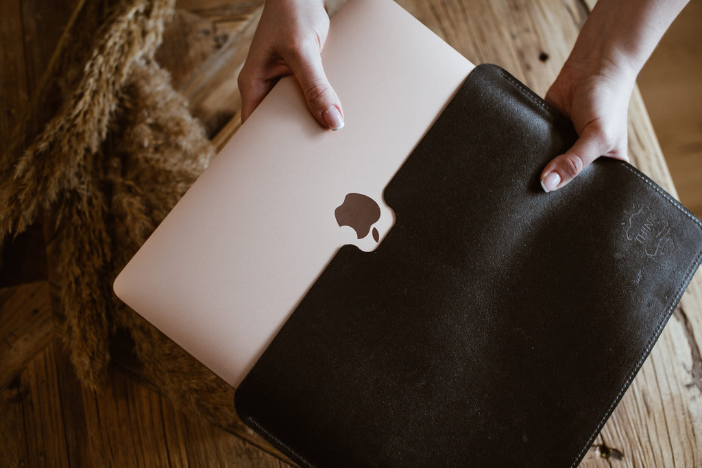 Skórzane etui na MacBook 13" Pro/Air - czarne-0