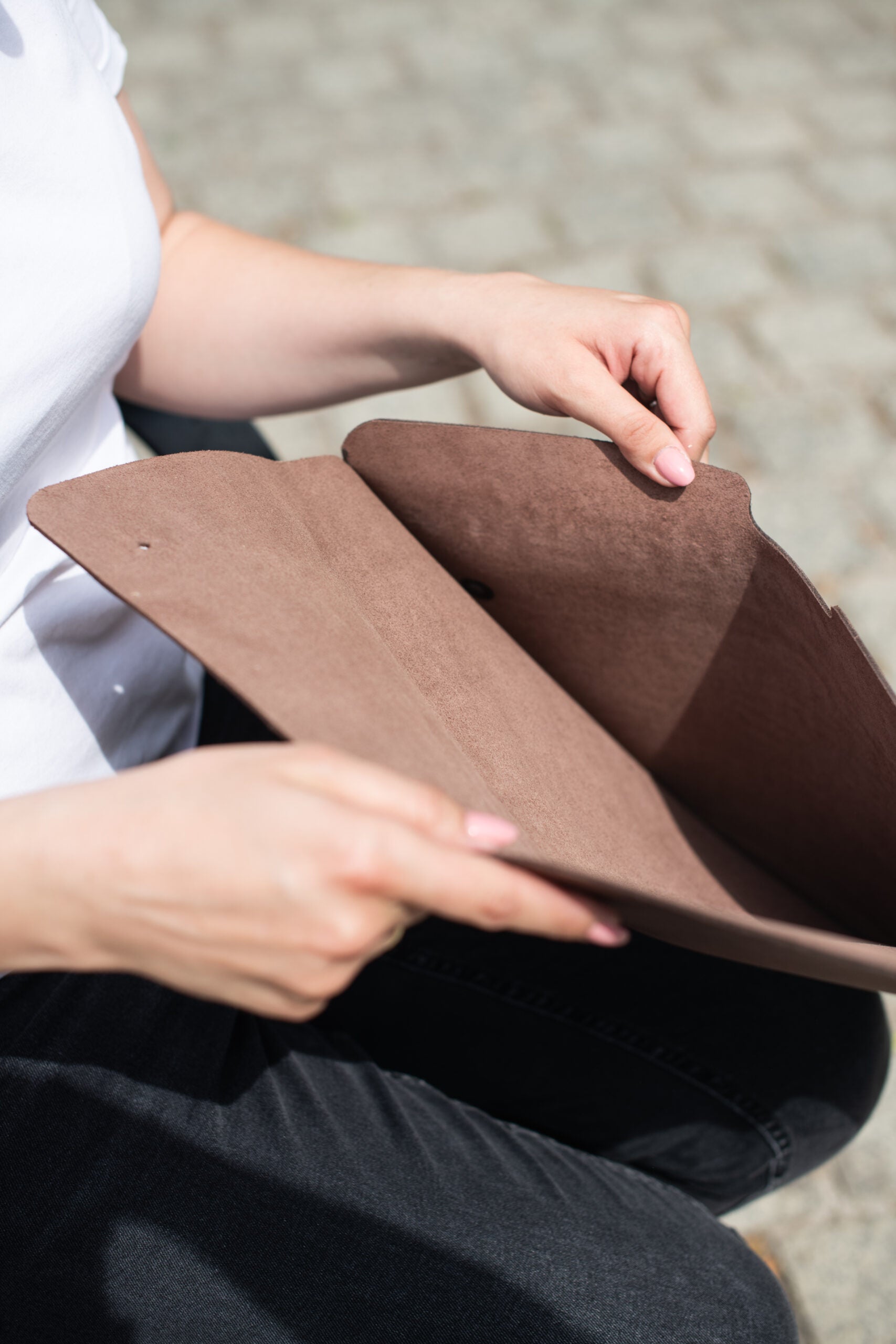 COVER MACBOOK 13" with a flap dark brown-4